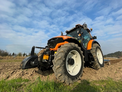 Yerli traktörler arazide test ediliyor