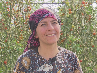 Çalışkan kadın çiftçiler destekle daha mutlu