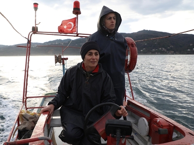 Karadeniz'in kadın balıkçılarının zorlu mesaisi