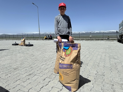 Ardahanlı üreticilere 45 ton korunga tohumu desteği