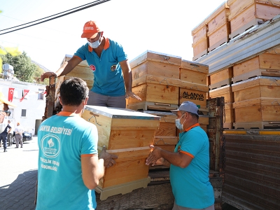 Yangından etkilenen arıcılara kovan desteği