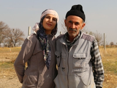 Çiftçi babanın en büyük destekçisi kızı oldu