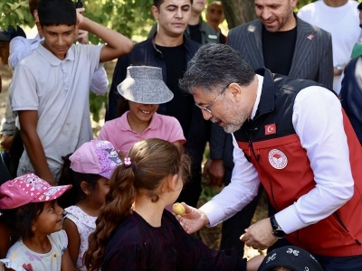 Bakan Yumaklı kayısı hasadına katıldı