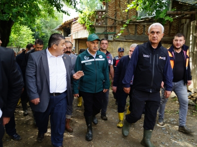 Bakan Kirişci zarar gören tarım arazilerini inceledi