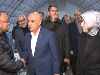 Bakan Kirişci depremzedelerle iftarda buluştu