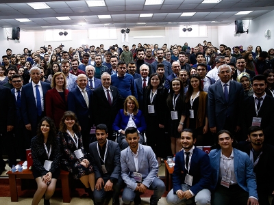 Bakan Fakıbaba öğrencilerle