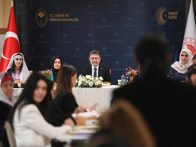 Bakan Yumaklı kadın çiftçilerle yemekte bir araya geldi