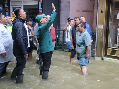 Bakan Kirişci sel felaketinin yaşandığı bölgede