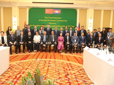 Bakan Kirişci, Kamboçya’da