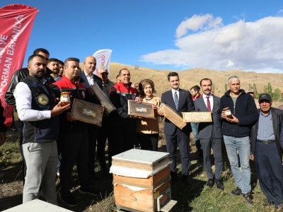 Kayısı çiçeği balı sofraları süslemeye hazır