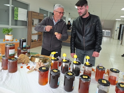 Arıcılar kendilerini apiterapi eğitimiyle geliştiriyor