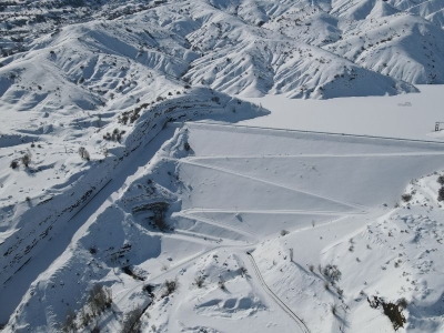Erzincan'daki Göyne Barajı soğuk havanın etkisiyle dondu