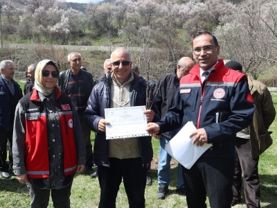 Meyvecilikte kalite için çiftçilere eğitim veriliyor