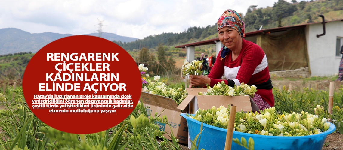 Rengarenk çiçekler kadınların elinde açıyor