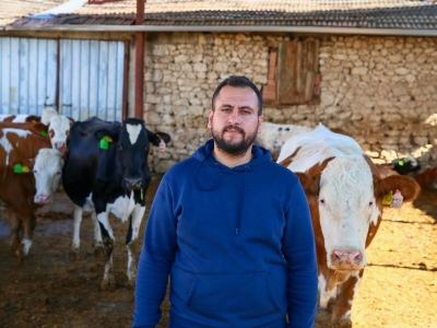 Genç mühendis çiftlik kurdu