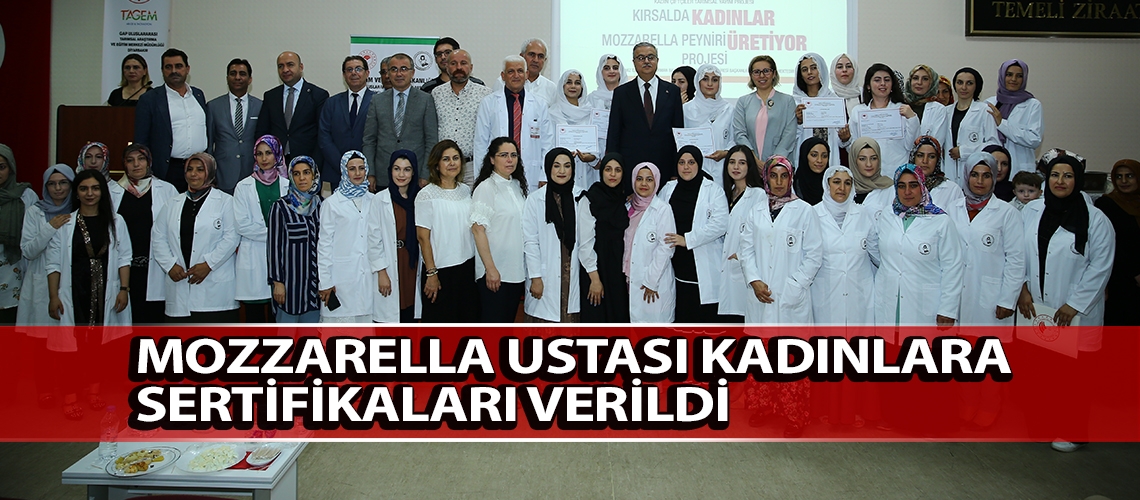 Mozzarella ustası kadınlara sertifikaları verildi