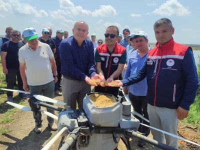 Çeltik ekimini artık dronlar yapıyor