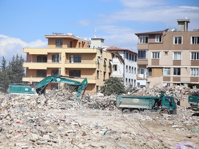 Hatay’da molozları DSİ kaldırdı