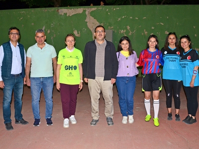 Kadın sporcular futbola renk kattı