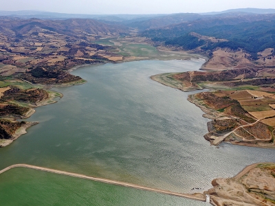 Gediz Nehri'nin bazı bölümleri kurudu