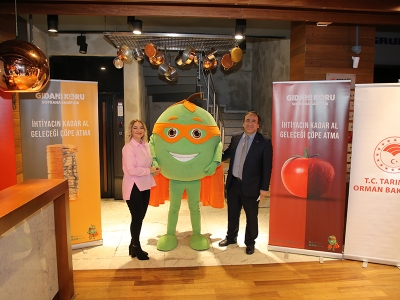 İsrafsız sofralar için yemek pişirdiler