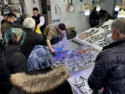 Kar suyu ile lezzetlenen hamsi tüketicilerin gözdesi