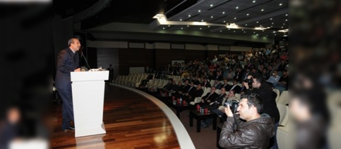 Bakan Eker Üniversitelilerle Bir Araya Geldi