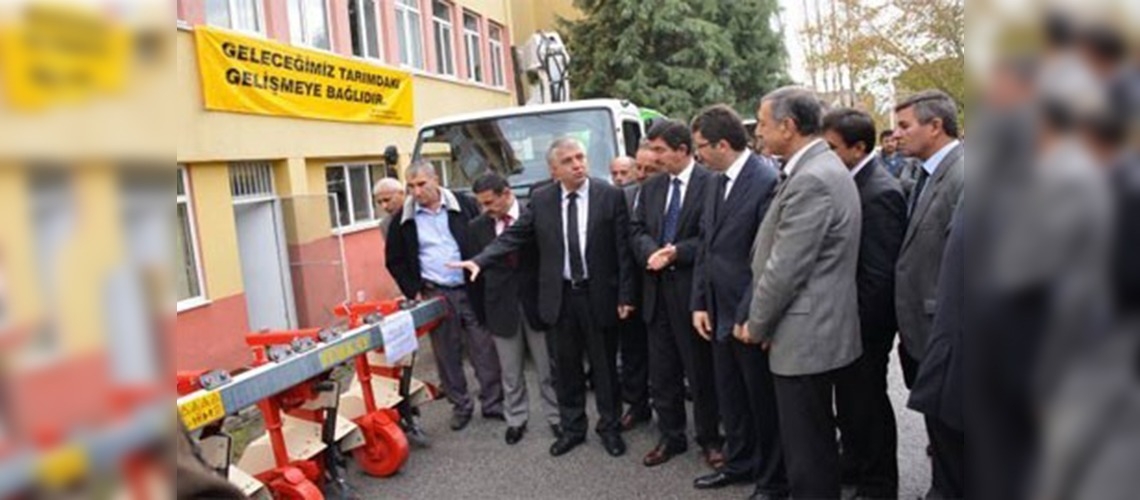 Denizlide üreticilere makine ekipman dağıtıldı
