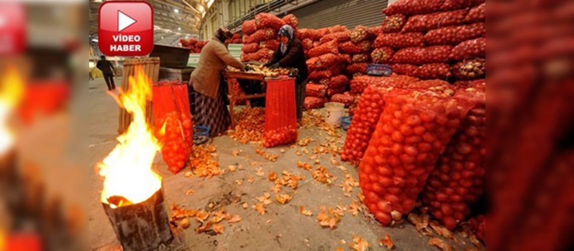 Haldeki ürünler kadınlardan soruluyor