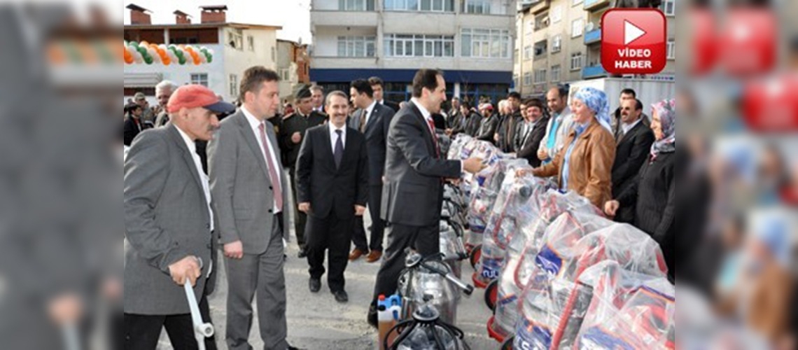 Artvinde çiftçilere tarım makineleri dağıtıldı