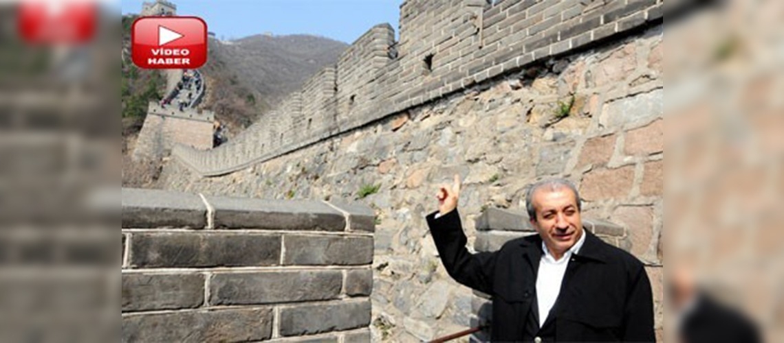 Bakan Eker Çin Seddini gezdi 