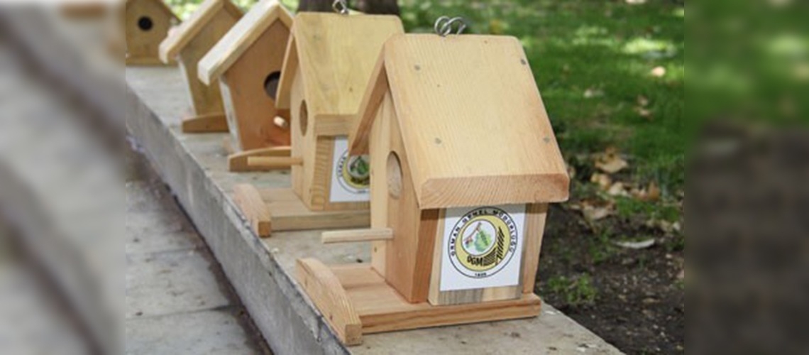 Park ve bahçelerdeki zararlılarla mücadelede kuşlar kullanılacak