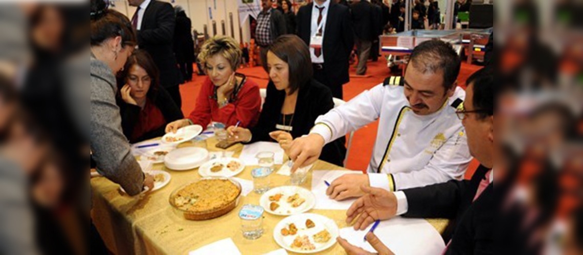 Bayat ekmekle yarışıp ekmek israfına dikkati çektiler