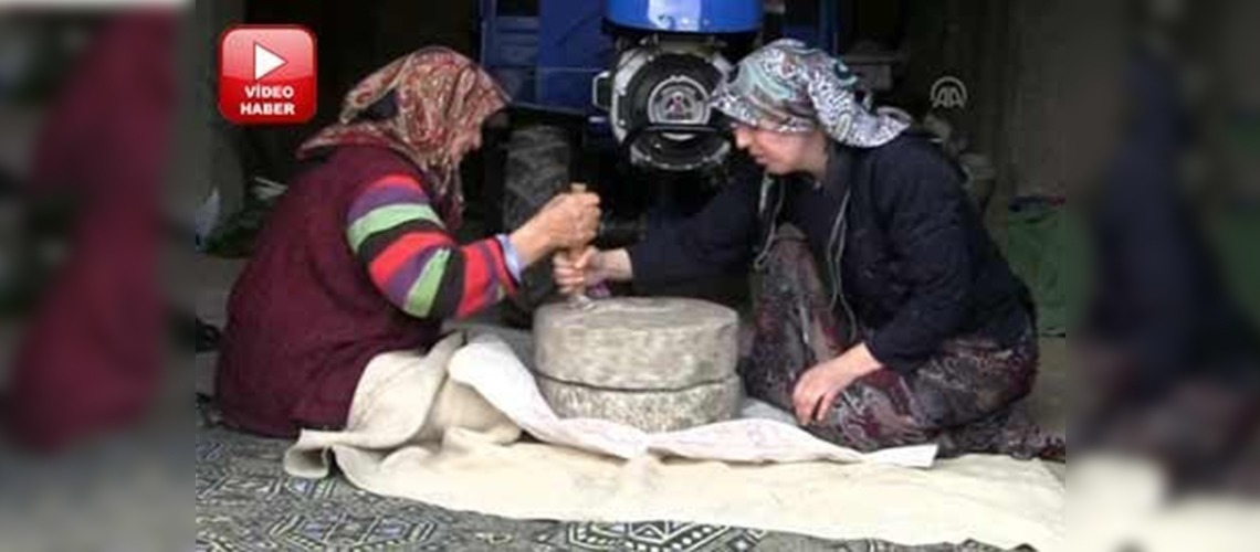 Köyün yükünü kadınlar sırtlıyor 