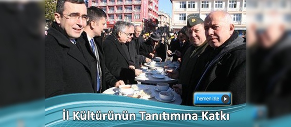 Öğrencilerden vatandaşlara arabaşı ikramı