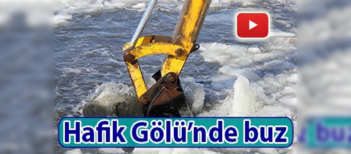 Balıklar yaşasın diye göldeki buzları kırdılar