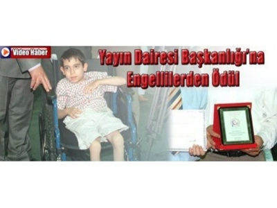 Yayın Dairesi Başkanlığı'na Engellilerden Plaket