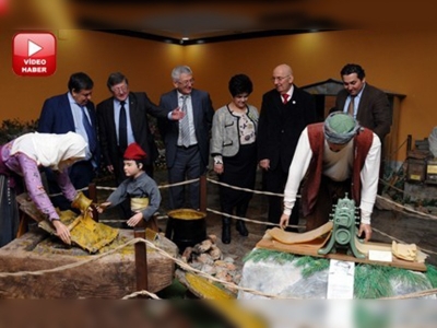 Dünya arıcıları, Arıcılık ve Çam Balı Müzesi'ni gezdi 