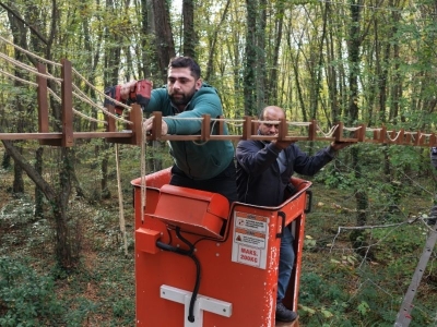 Fotokapan bu kez meraklı karacaları görüntüledi