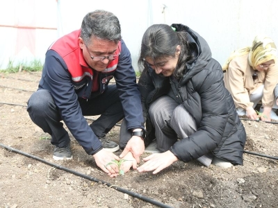 Sevgi serasında tarımı öğreniyorlar