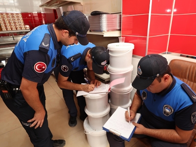 Tarihi geçmiş ürün satan kasap mühürlendi