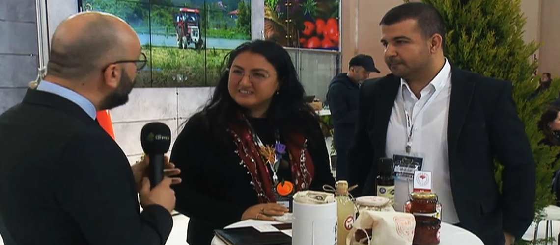 AGROEXPO 15. Uluslararası İzmir Tarım ve Hayvancılık Fuarı-2020 (Yasemin GÜNGÖR ENGİN-Köykoop. İzmir Müdüresi ve Deniz BOZKURT –İğdeli Kooperatifi Müdürü)