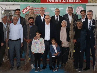 Ağrı’da çiftçilere 28 bin 800 fidan dağıtıldı