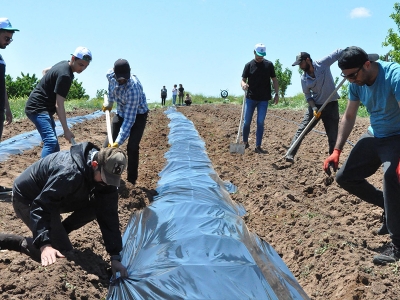 Mühendis adayları üretirken öğreniyor