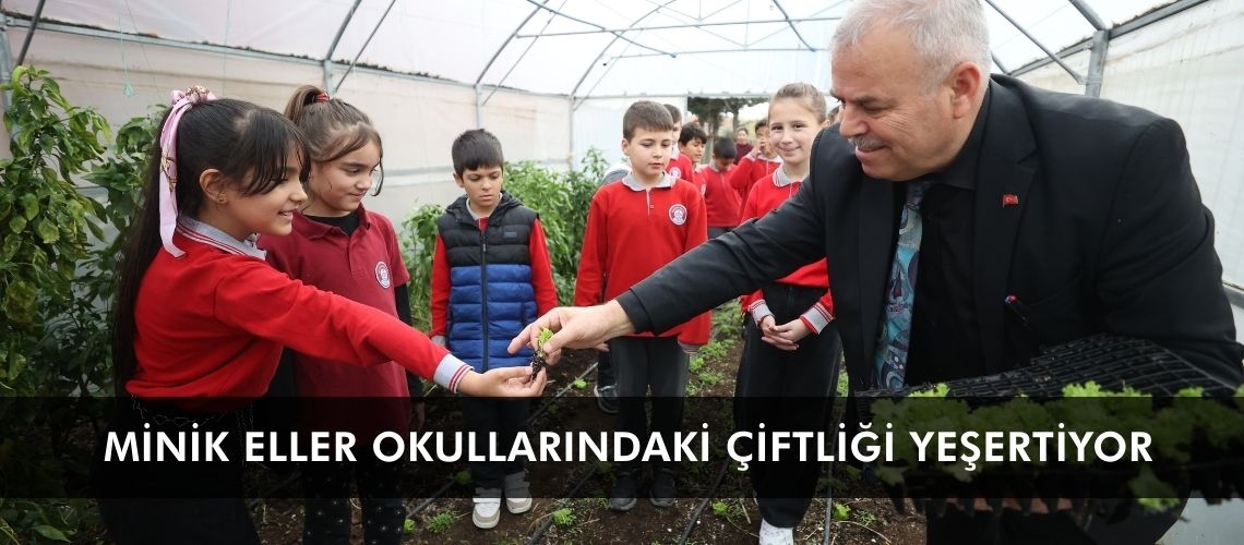 Minik eller okullarındaki çiftliği yeşertiyor