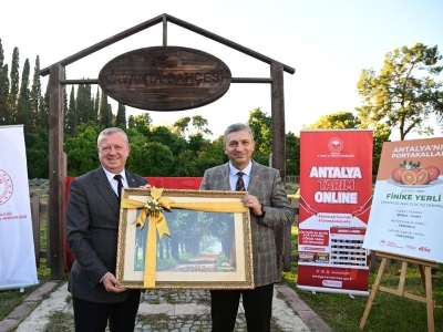 Antalya'nın tescilli portakalları tanıtıldı