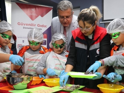 Çocuklar “Gıdanı Koru-Sofrana Sahip Çık” diyor