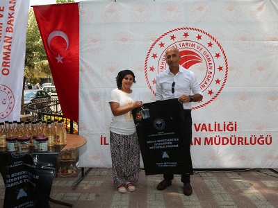 Üreticilere sirke sineği için tuzak dağıtıldı