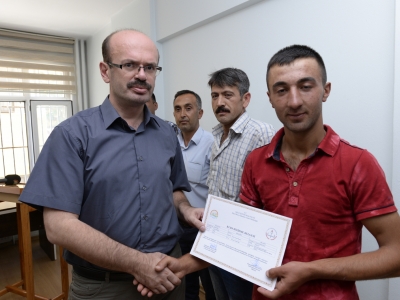 Sürü yöneticileri belgelerini aldı