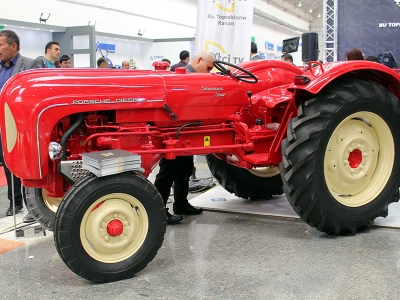 56 yaşındaki traktör